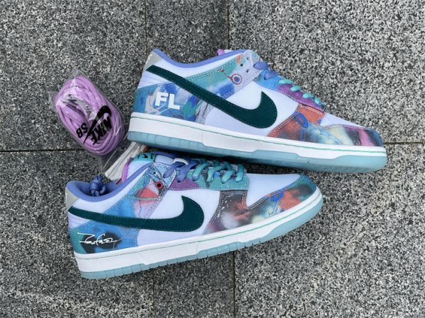 Futura Laboratories x Nike SB Dunk Low - Image 2