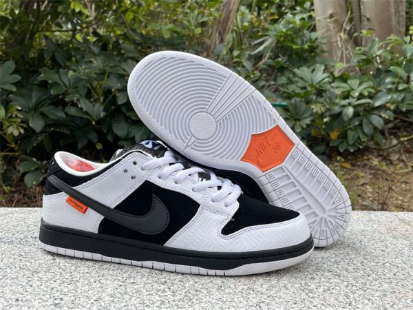 TIGHTBOOTH x Nike SB Dunk Low - Image 2