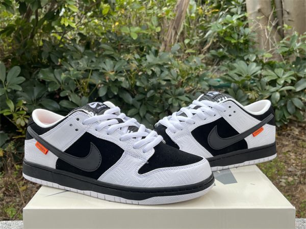 TIGHTBOOTH x Nike SB Dunk Low - Image 3