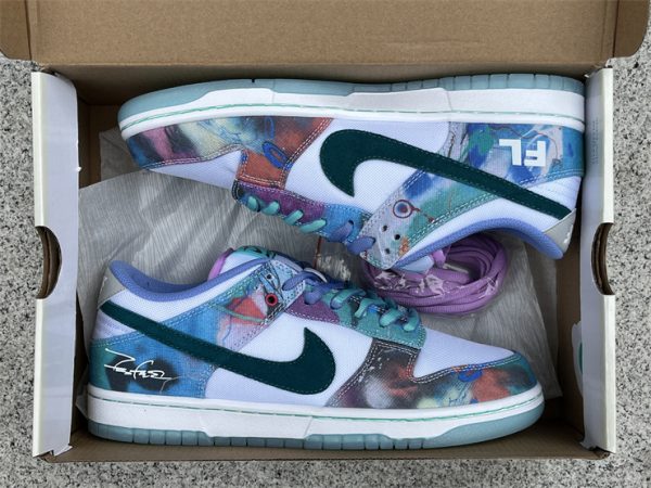 Futura Laboratories x Nike SB Dunk Low - Image 4