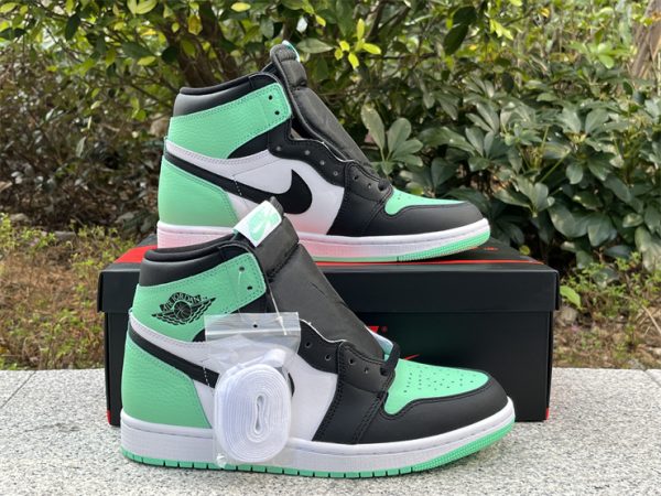 Air Jordan 1 High OG - Image 4